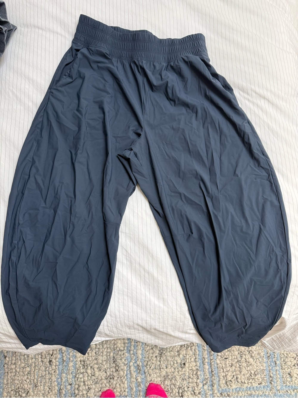 Old Navy High-Waisted SleekTech Barrel Ankle Pants